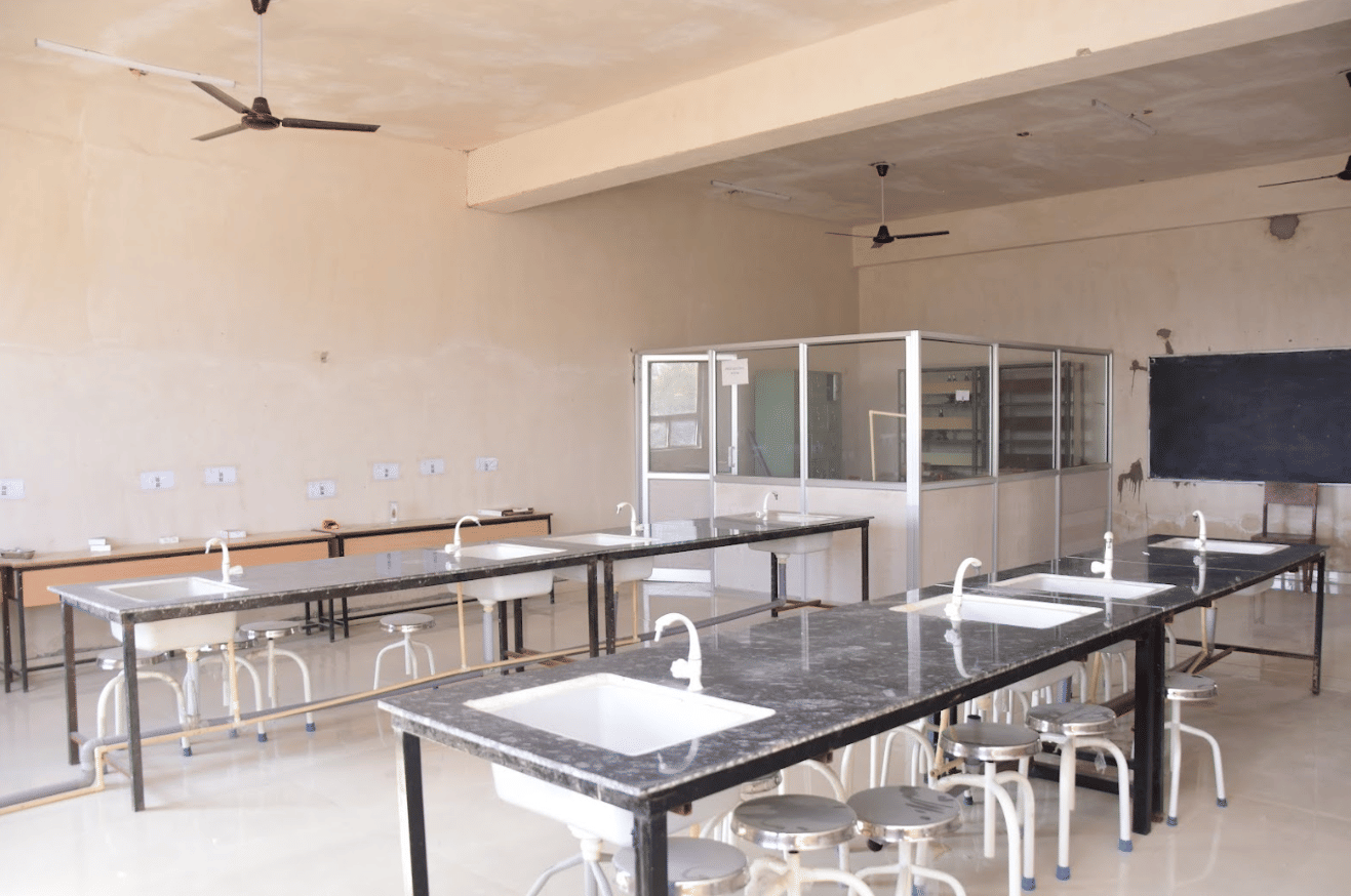 Biyani Institute of Pharmaceutical Sciences Jaipur Science Lab photo 15